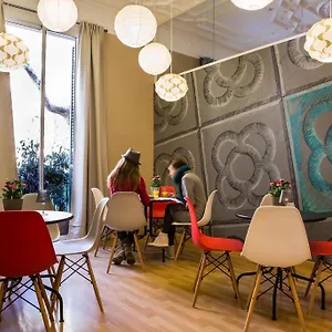 born-barcelona-hostel.topbarcelonahotels.com/